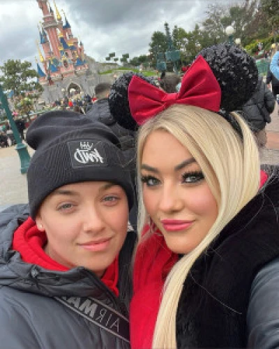 LESBIAN COUPLE😈💝