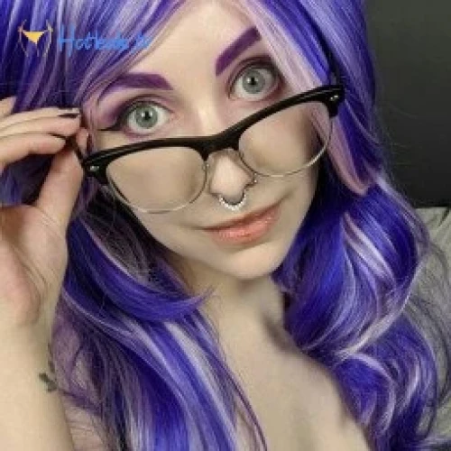 Nyxii 🎬Porn on wall🎥